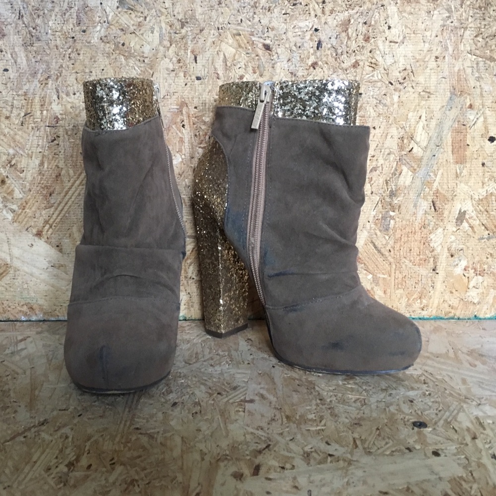 Michael Antonia Gold Glitter Platform Pumpz